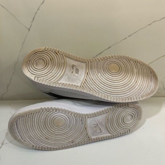 Nike White and Gray Sneakers - Picture 7 of 8